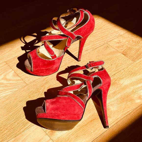 GUESS PUMPS - Fabulous Fire Engine Red Platform Super High Heels - Size US 7 - Picture 2 of 7